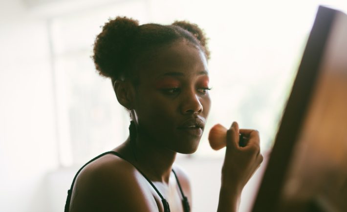 femme-noire-maquillage-dakar